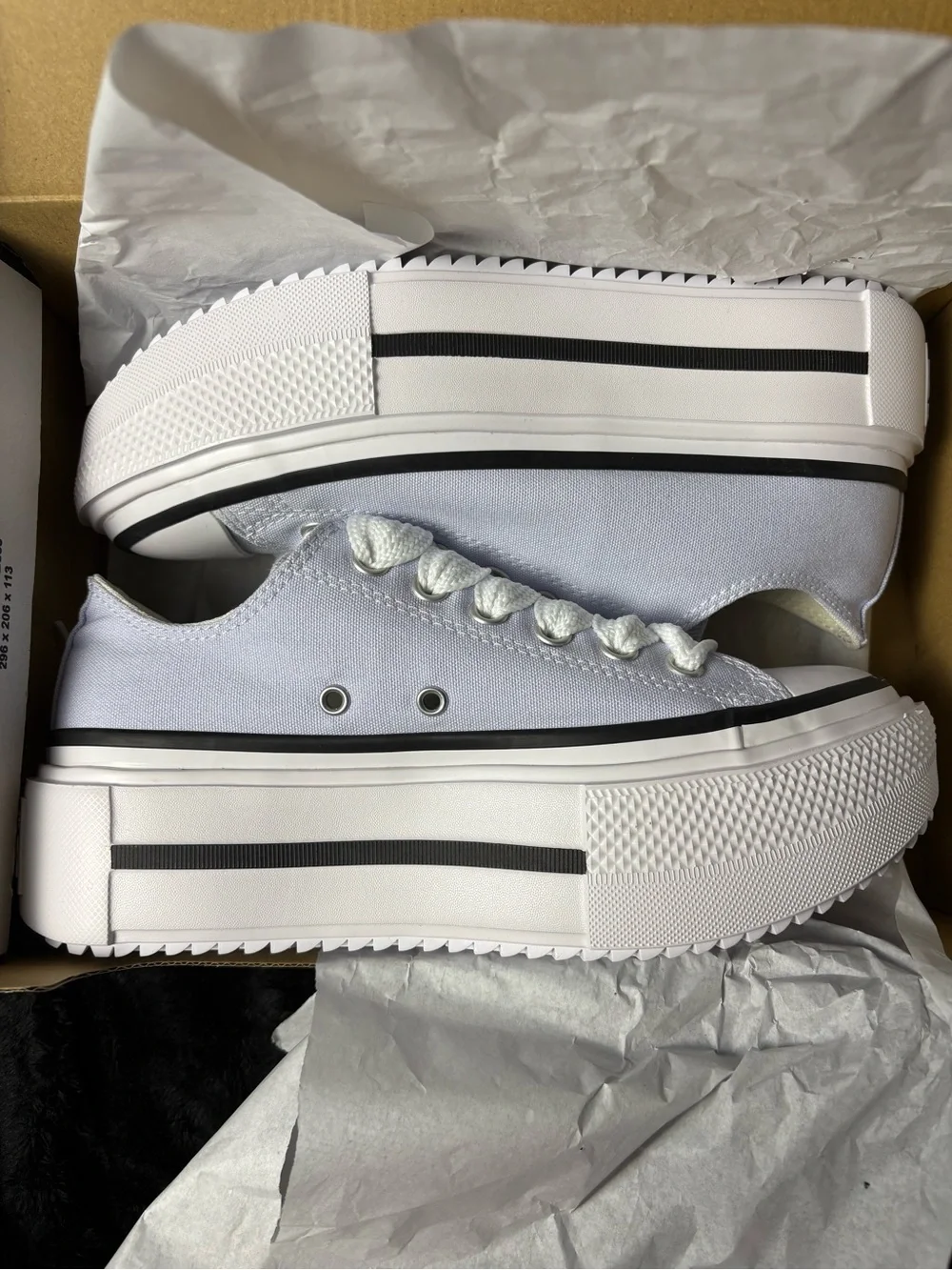 Converse Low Top Sneakers in Light Lavender and White